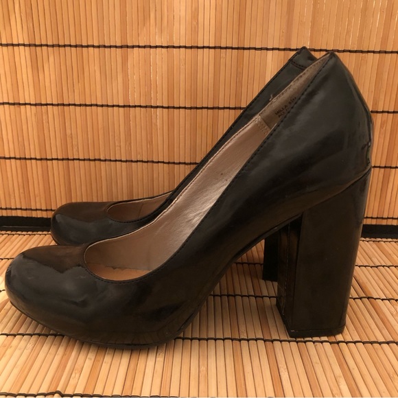 black chunky heel pumps/shoes - Picture 2 of 6